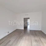 Rent 3 bedroom apartment of 90 m² in Milano