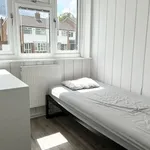 Rent 3 bedroom flat in Leeds