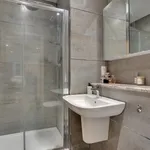 2 Bedrooms Flat - To Let