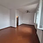 Rent 4 bedroom apartment of 80 m² in Genova