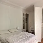 Appartement de 740 m² avec 2 chambre(s) en location à Paris