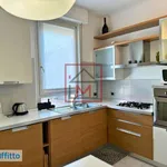 Affitto 2 camera appartamento di 90 m² in Milan