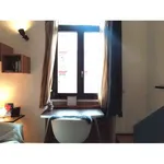 Rent 2 bedroom apartment of 65 m² in Milano