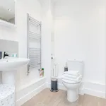 Rent 4 bedroom apartment of 69 m² in London