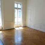 Appartement de 13399 m² avec 5 chambre(s) en location à LYON