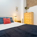 Rent 4 bedroom apartment of 60 m² in Barcelona