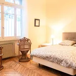 Rent 1 bedroom apartment of 70 m² in Bordeaux