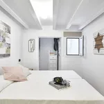 Rent 5 bedroom apartment of 95 m² in Barcelona