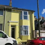 Rent 6 bedroom flat in South East England