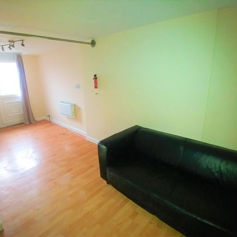 Studio to rent in Flat 2, 9-10 High Street, Lye, Stourbridge DY9 Kirkoswald