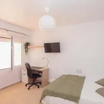 Rent a room of 89 m² in Valencia