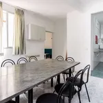 Rent a room of 270 m² in madrid