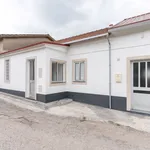 Rent 2 bedroom house of 6425 m² in Leiria