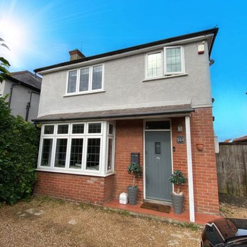Detached house to rent in Reading Road, Farnborough GU14 North Camp