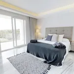 Rent 4 bedroom house of 800 m² in Marbella