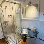 Rent a room of 200 m² in Porto