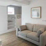 Rent 2 bedroom apartment of 646 m² in Cambridge