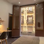 Rent 4 bedroom apartment in Barcelona