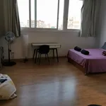 Rent 4 bedroom apartment in Barcelona