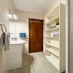 Rent a room of 200 m² in madrid