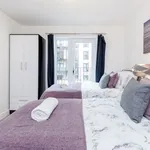 Rent 4 bedroom apartment of 69 m² in London