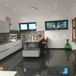 Rent 3 bedroom house of 250 m² in Pula