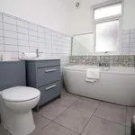 Rent 2 bedroom flat of 775 m² in Cardiff