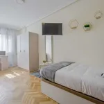 Rent a room of 150 m² in madrid