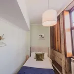 Rent a room of 150 m² in porto