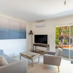 Rent 1 bedroom house of 68 m² in Hyères