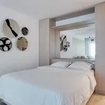 Rent 1 bedroom apartment of 400 m² in Paris