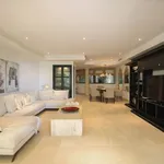 Rent 2 bedroom apartment of 190 m² in Puerto Banús