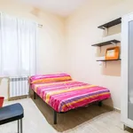 Rent a room of 180 m² in madrid