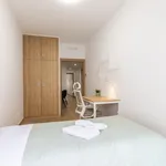 Rent 4 bedroom apartment in Valencia