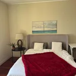 Rent a room of 250 m² in Porto