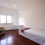 Rent 4 bedroom apartment in Lisbon