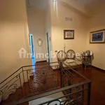 Affitto 5 camera casa di 283 m² in Avellino