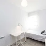 Rent a room of 77 m² in madrid