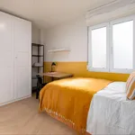 Rent 4 bedroom apartment in Valencia