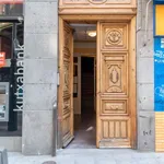 Rent a room of 180 m² in madrid