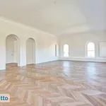 Affitto 6 camera appartamento di 255 m² in Rome