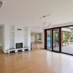 Rent 7 bedroom house of 450 m² in Capital City of Prague