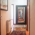 Rent a room of 140 m² in porto