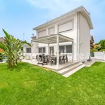 Rent 5 bedroom house of 380 m² in Rome