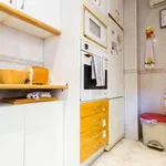 Rent a room of 77 m² in Madrid