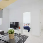 Rent 5 bedroom apartment of 65 m² in Porto