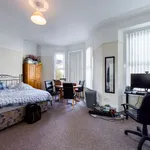 Rent 5 bedroom house in Plymouth