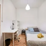 Rent a room of 200 m² in Lisboa