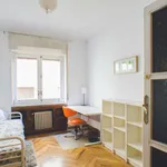 Rent a room of 210 m² in madrid