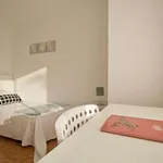 Rent a room of 120 m² in madrid